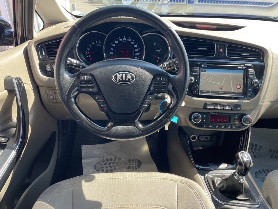 Kia Ceed 1,6 CRDi 128 Premium SW 5d