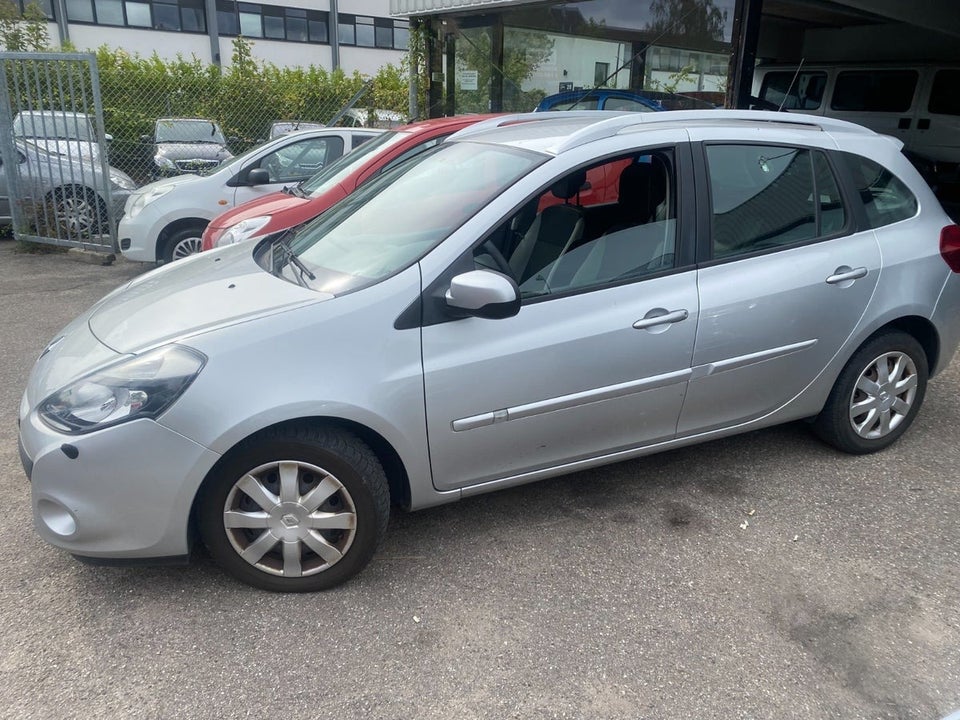 Renault Clio III 1,2 16V Avantage Sport Tourer 5d