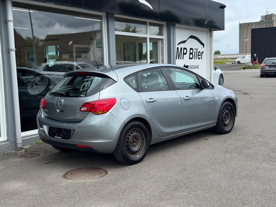 Opel Astra 1,6 Enjoy eco 5d