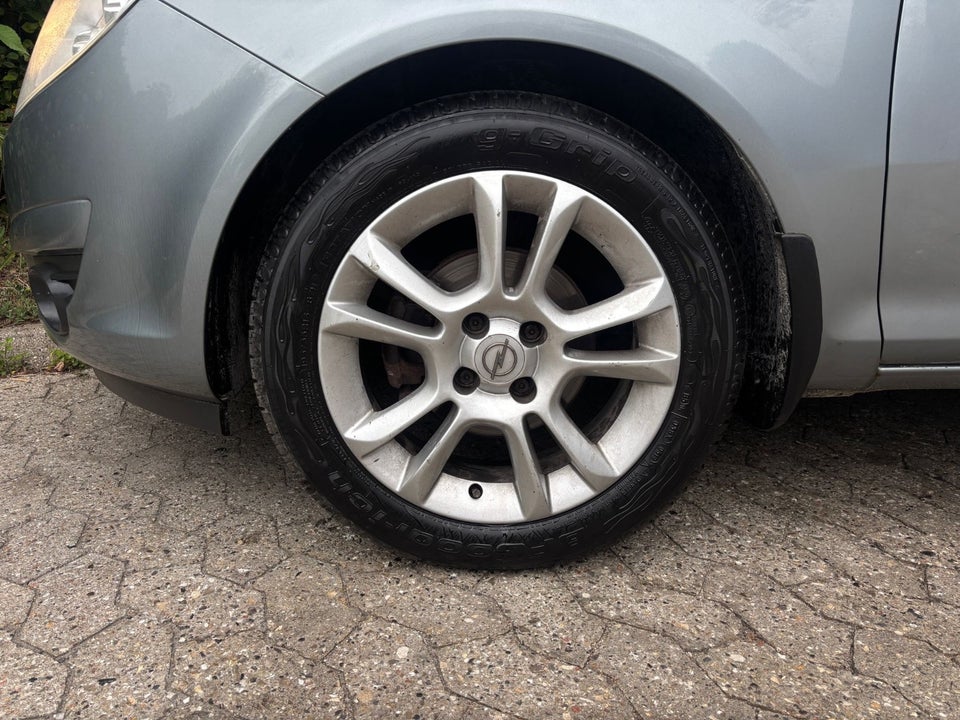 Opel Corsa 1,4 16V Cosmo 5d