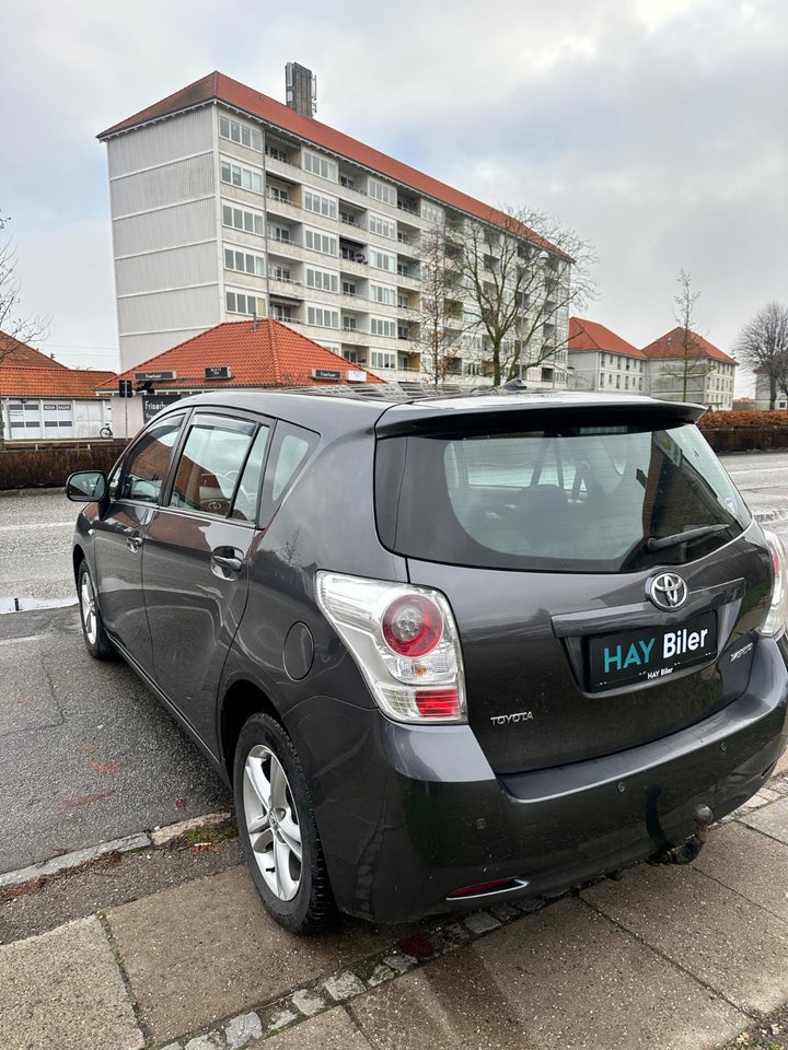 Toyota Verso 2,0 D-4D T1 Skyview 5d