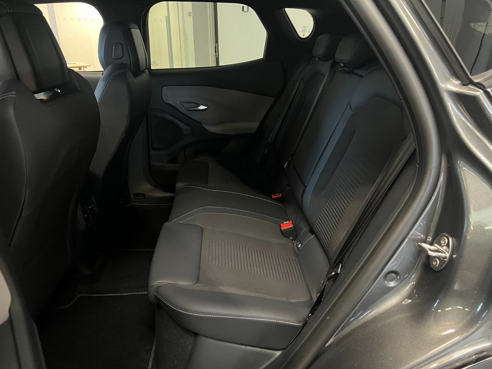 Ford Capri 77 Premium Extended Range 5d