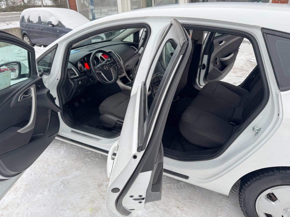 Opel Astra 1,4 T 140 Enjoy 5d