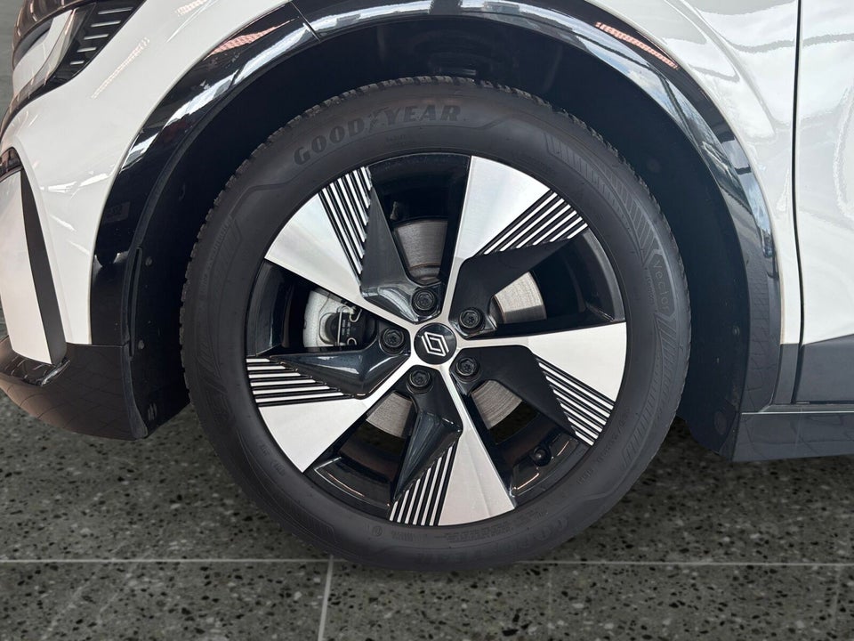 Renault Megane E-Tech 40 Equilibre 5d