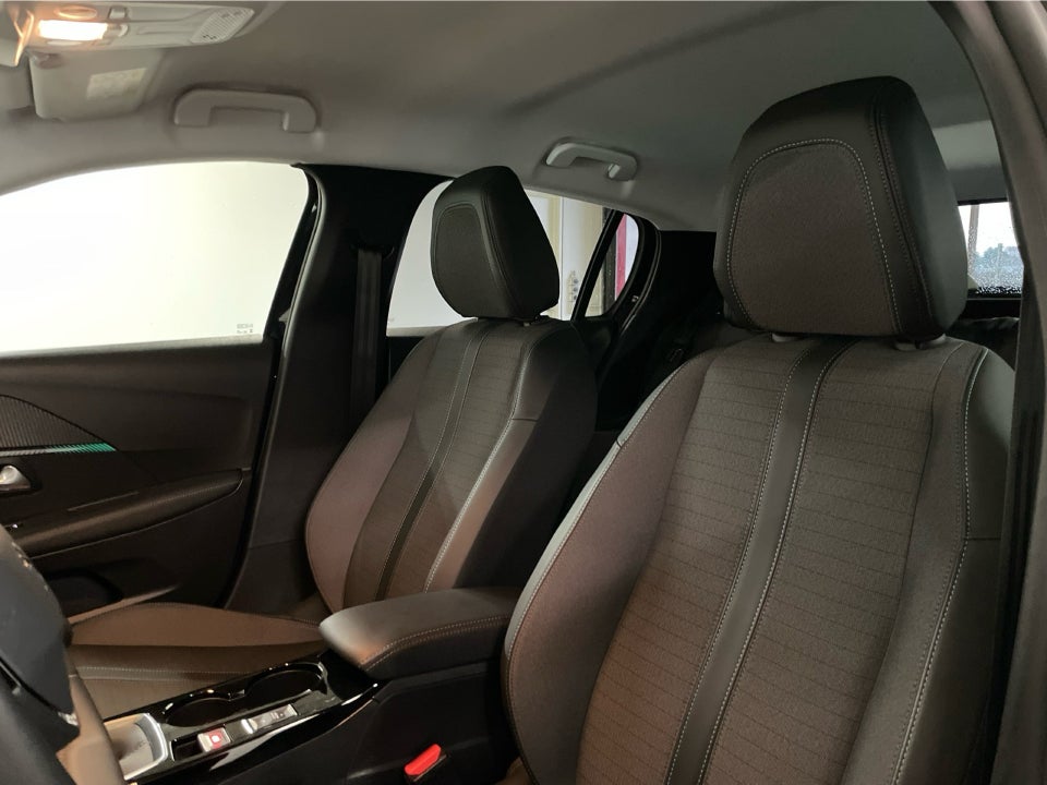 Peugeot 208 1,2 PureTech 100 Black Selection 5d