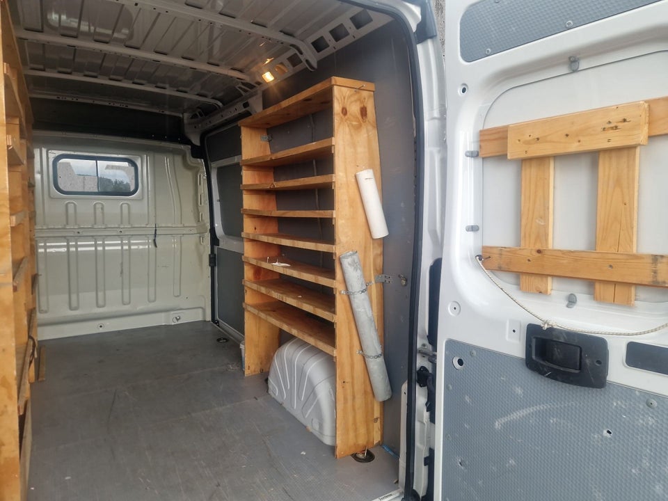 Peugeot Boxer 333 2,2 BlueHDi 140 L2H2 Premium