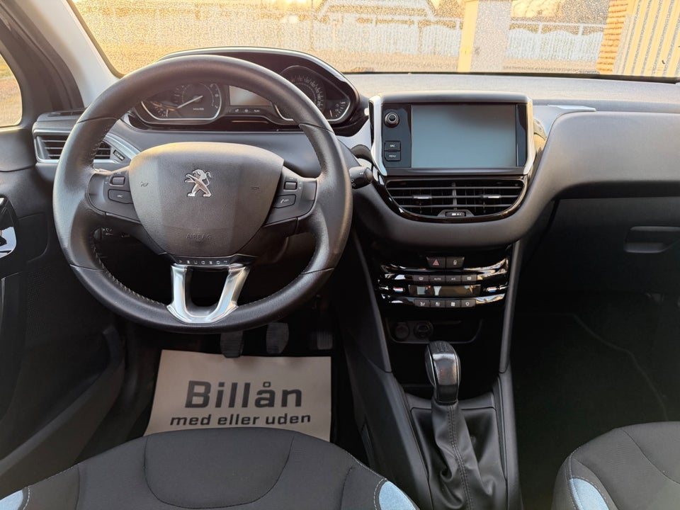 Peugeot 208 1,2 VTi Allure Sky 5d