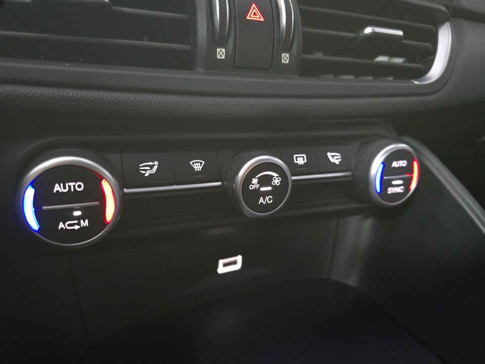 Alfa Romeo Giulia 2,0 T 200 Edizione aut. 4d