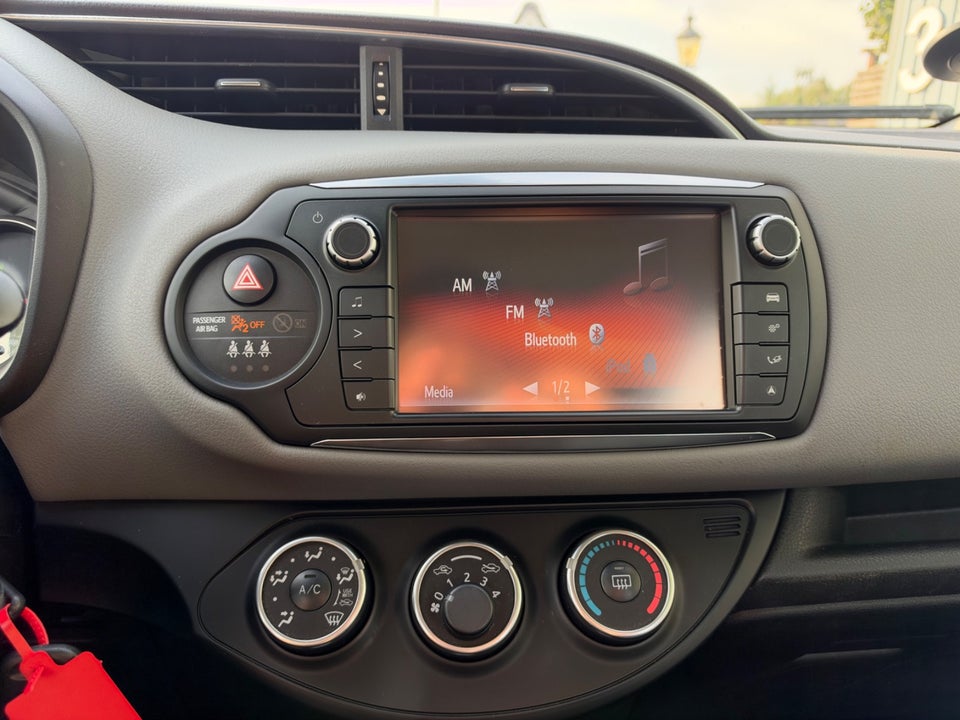 Toyota Yaris 1,3 VVT-i T2 5d