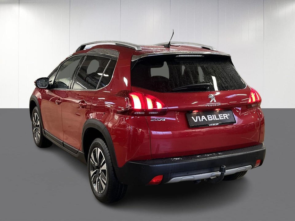 Peugeot 2008 1,2 PureTech 130 Allure Sky 5d