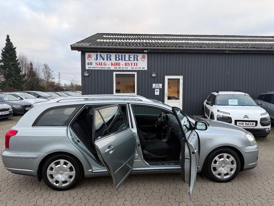 Toyota Avensis 2,4 Sol aut. 5d