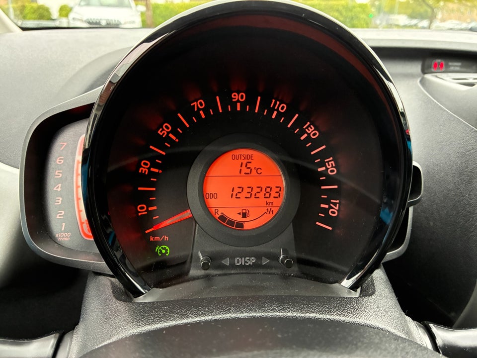 Toyota Aygo 1,0 VVT-i x-play 5d