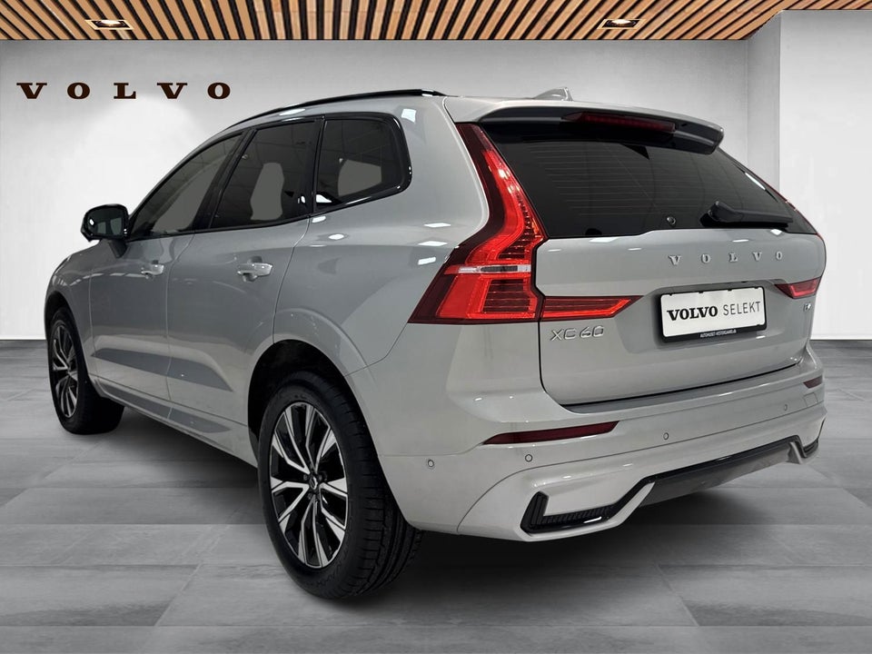 Volvo XC60 2,0 B4 197 Plus Dark aut. 5d