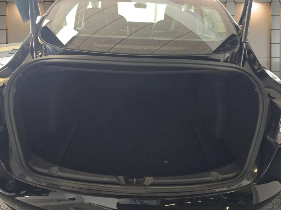 Tesla Model 3 Standard Range+ RWD 4d