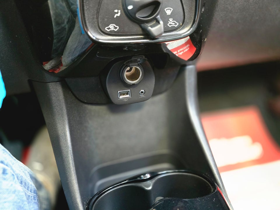 Toyota Aygo 1,0 VVT-i x-wave Sky 5d
