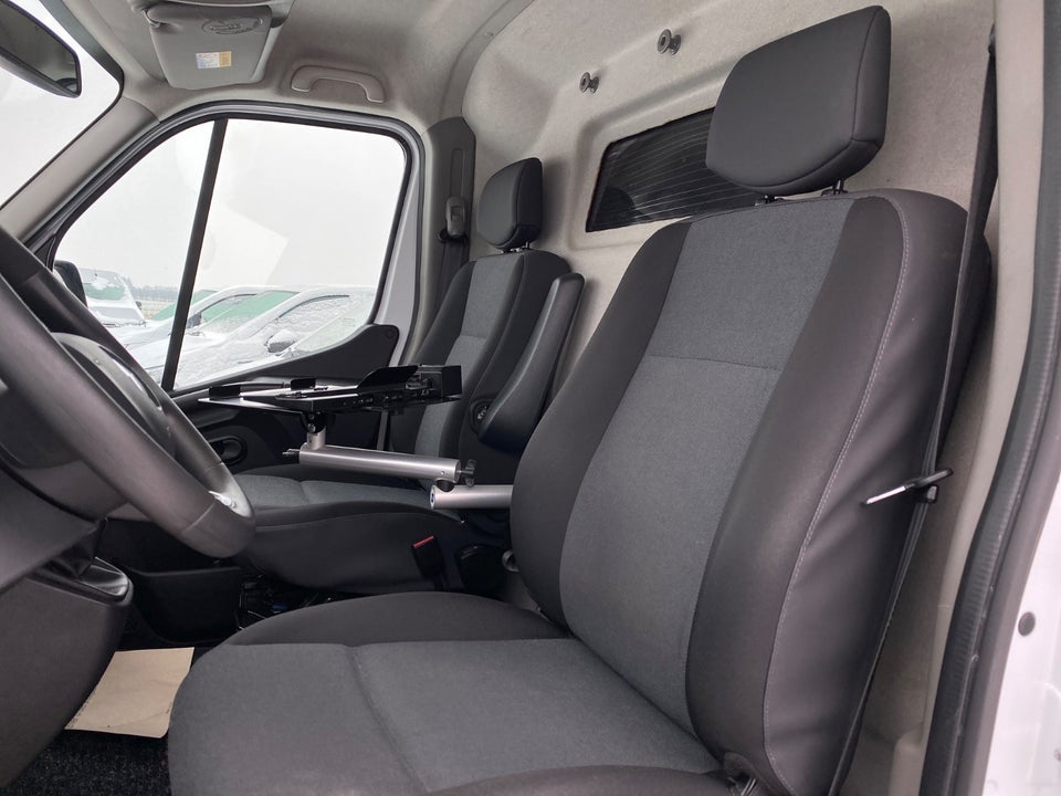 Renault Master IV T33 2,3 dCi 150 L2H2 Kassevogn