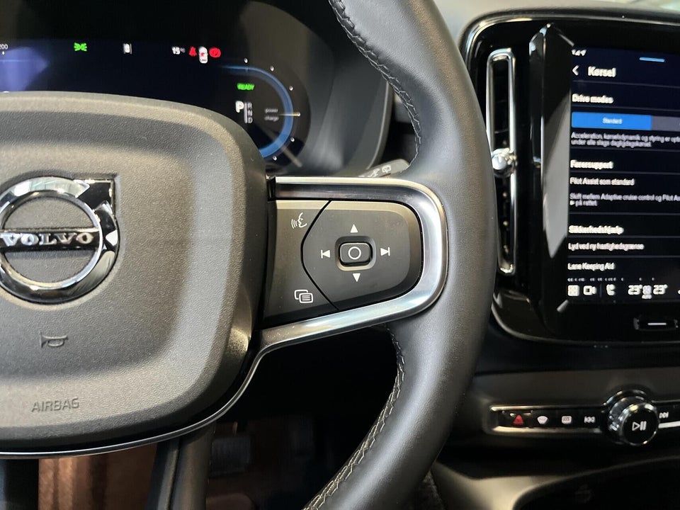 Volvo EX40 Extended Range Plus 5d