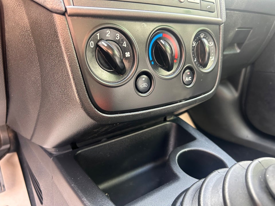 Ford Fiesta 1,4 Ambiente 5d