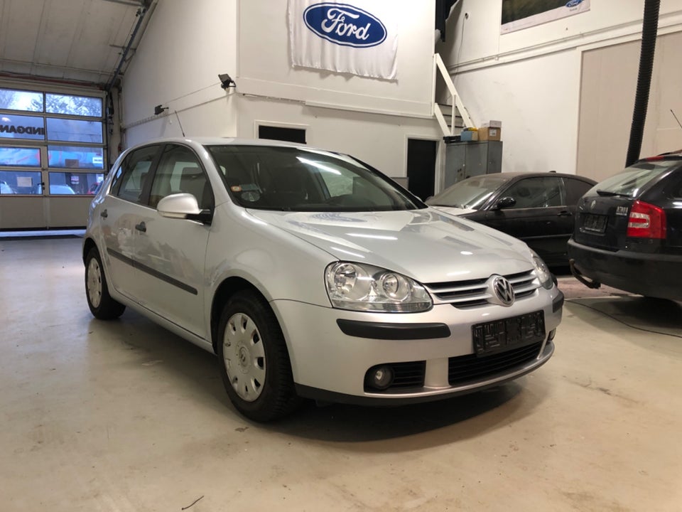 VW Golf V 1,6 FSi Trendline 5d
