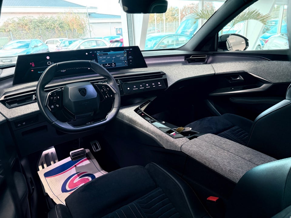 Peugeot e-3008 77 GT Pack 5d