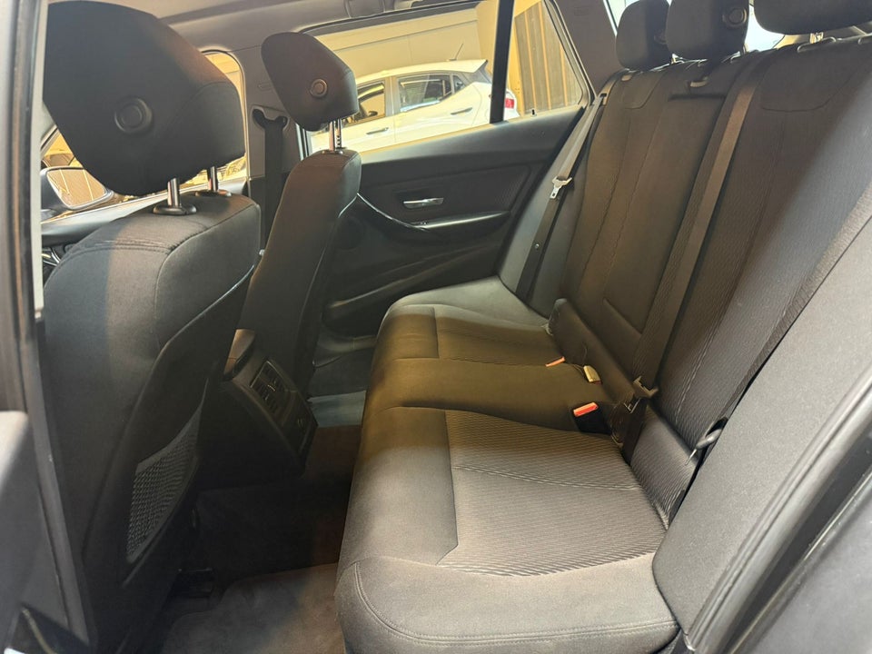 BMW 320d 2,0 Touring Advantage aut. 5d