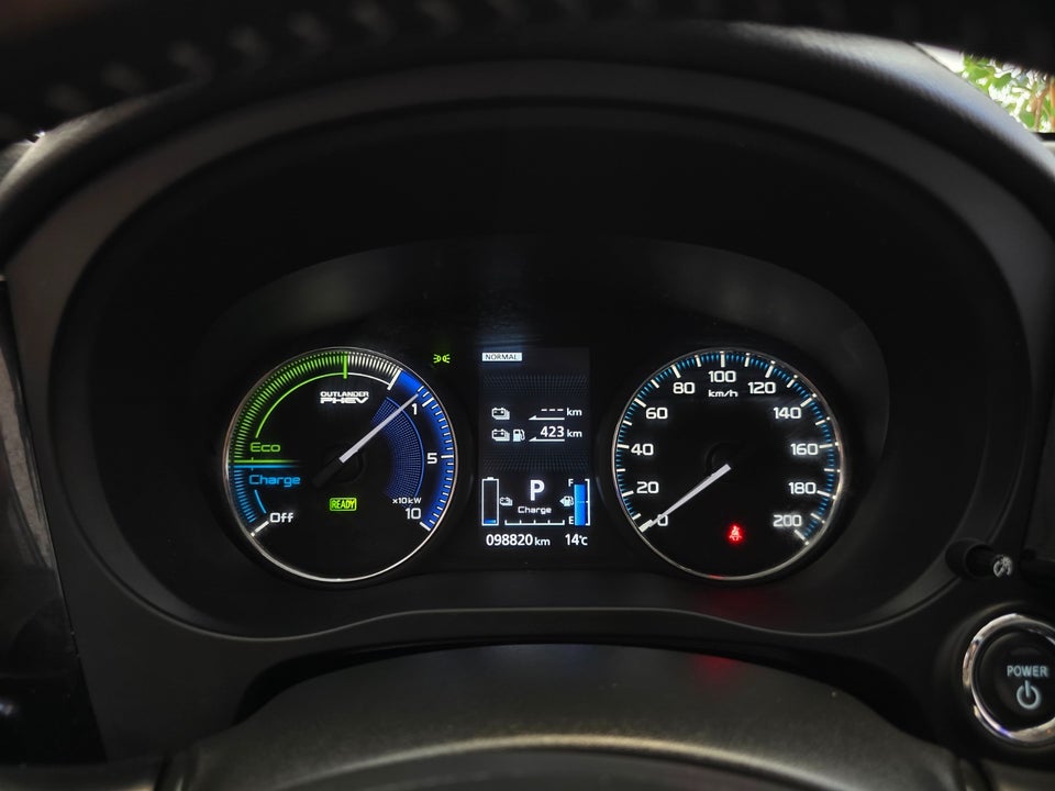 Mitsubishi Outlander 2,4 PHEV Inform+ CVT 4WD 5d