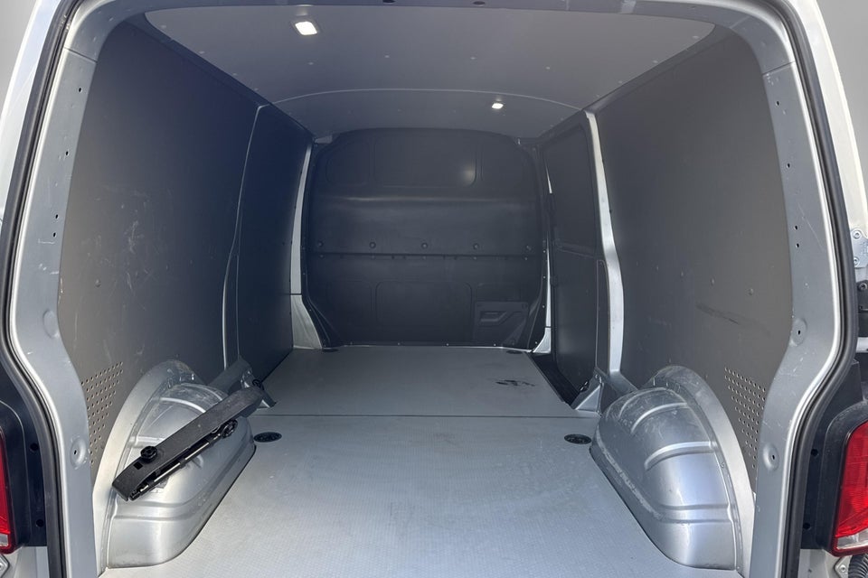 VW Transporter 2,0 TDi 150 Kassevogn DSG lang
