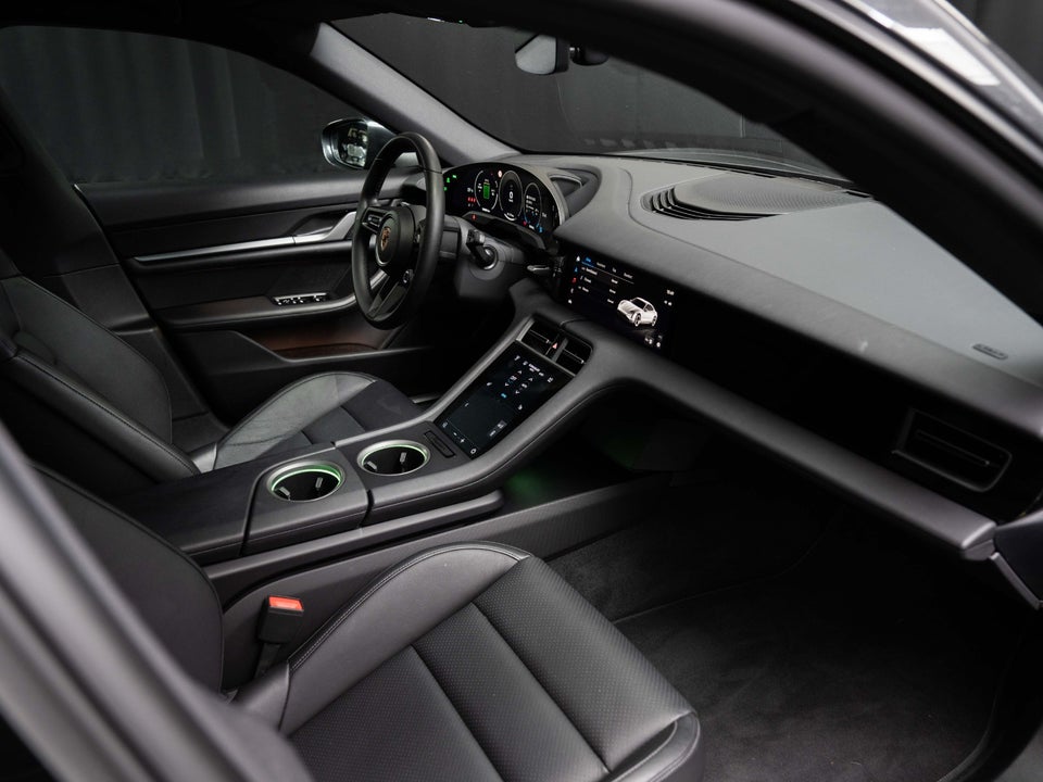 Porsche Taycan Performance+ 4d