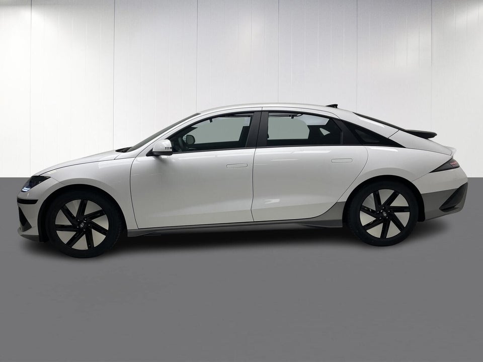 Hyundai Ioniq 6 77 Essential 4d