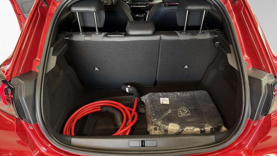 Peugeot e-208 50 GT 5d