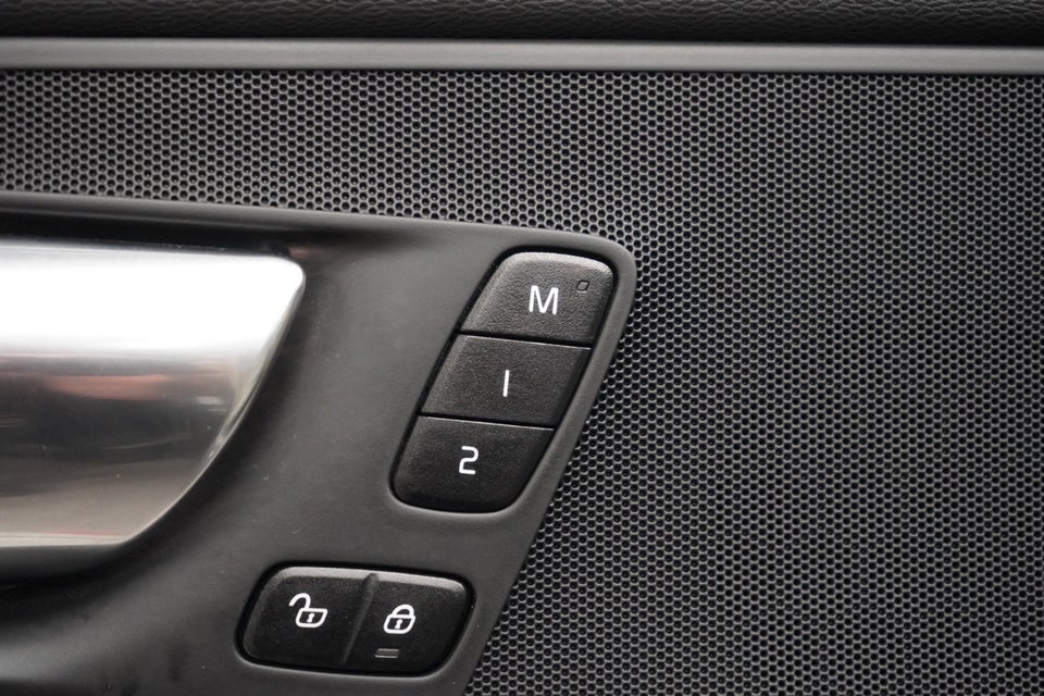 Volvo XC60 2,0 T6 ReCharge Plus Dark aut. AWD 5d