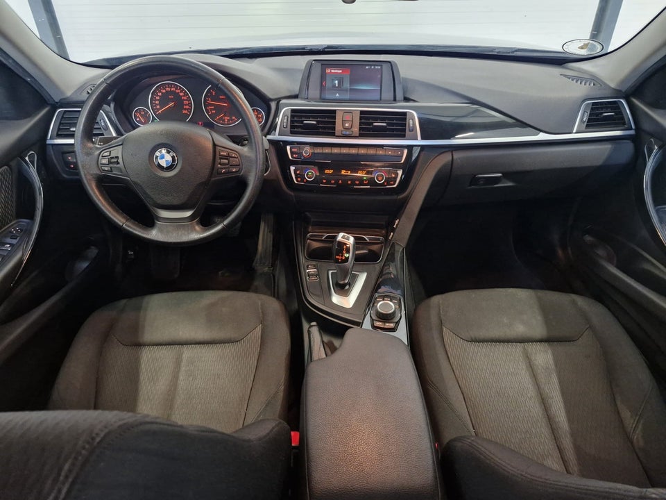 BMW 320i 2,0 Advantage aut. 4d