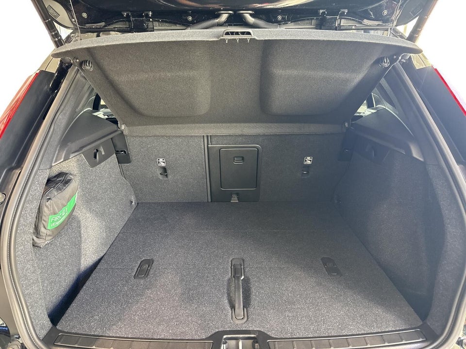 Volvo EX40 Extended Range Black Edition 5d