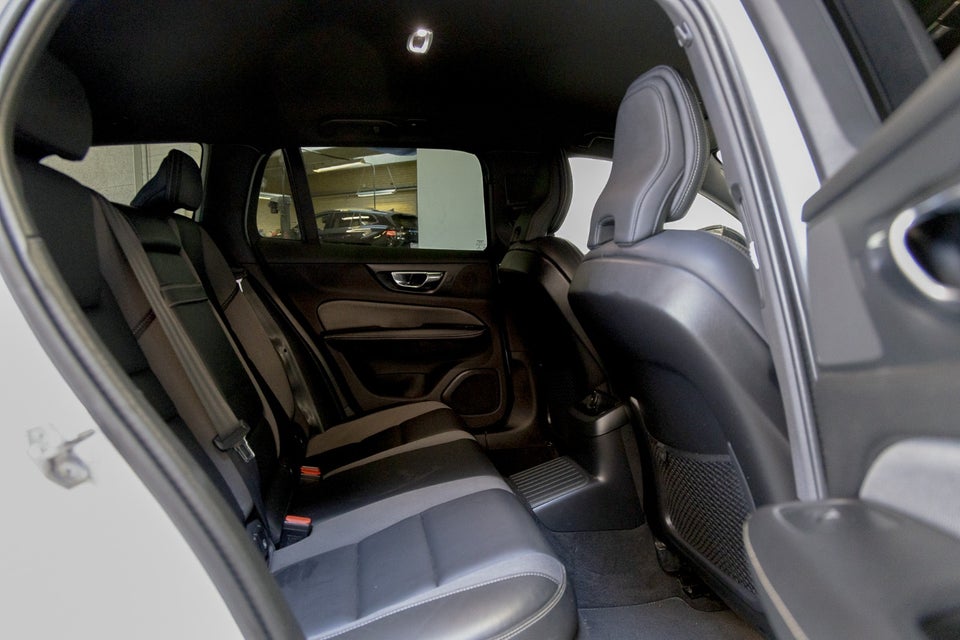 Volvo V60 2,0 T6 ReCharge R-Design aut. AWD 5d