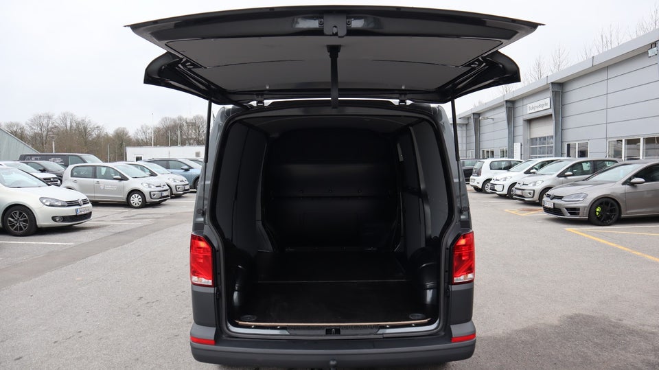 VW Transporter 2,0 TDi 150 Kassevogn DSG kort