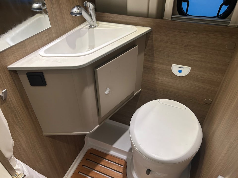 Carado CV602 PRO 2,2 JTD 140 aut. 3d