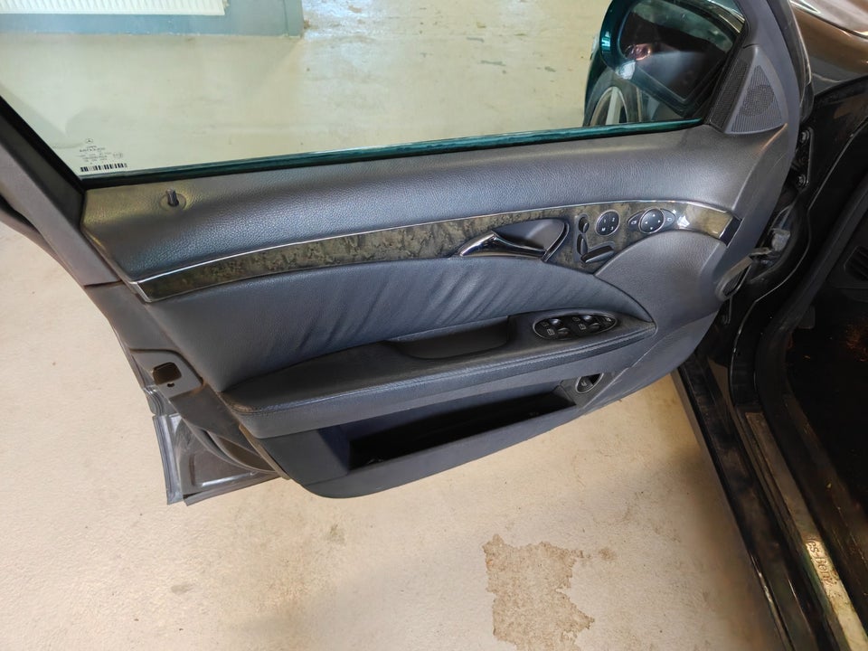 Mercedes E320 3,2 Avantgarde aut. 4d