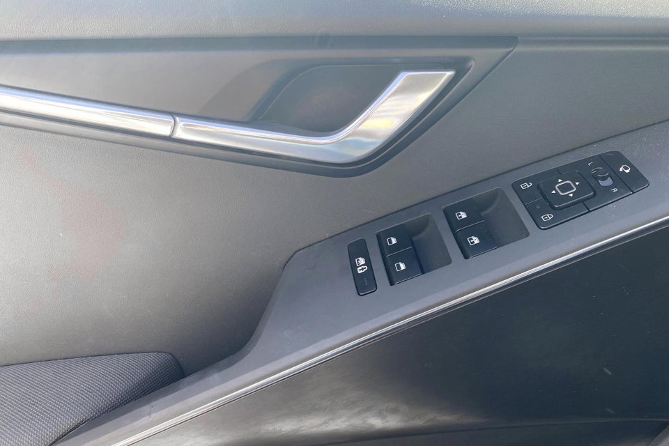 Kia Niro 64 EV Premium 5d