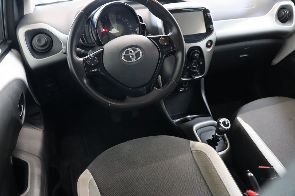 Toyota Aygo 1,0 VVT-i x-wave x-shift 5d