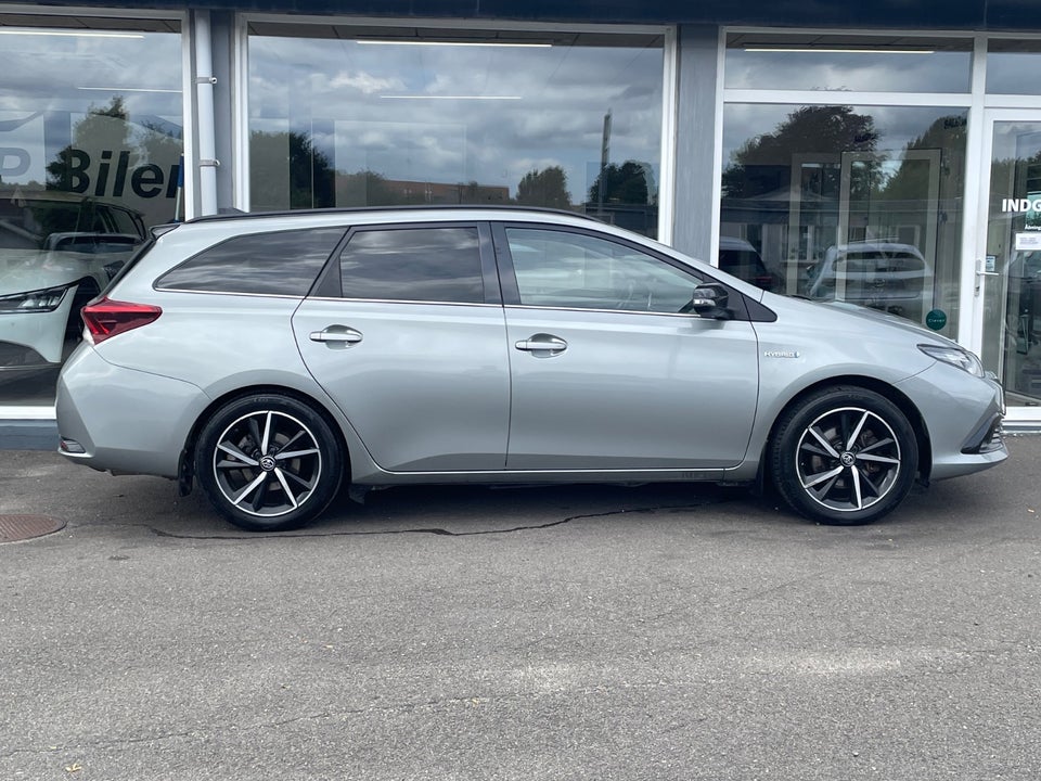 Toyota Auris 1,8 Hybrid H2 Style Touring Sports CVT 5d