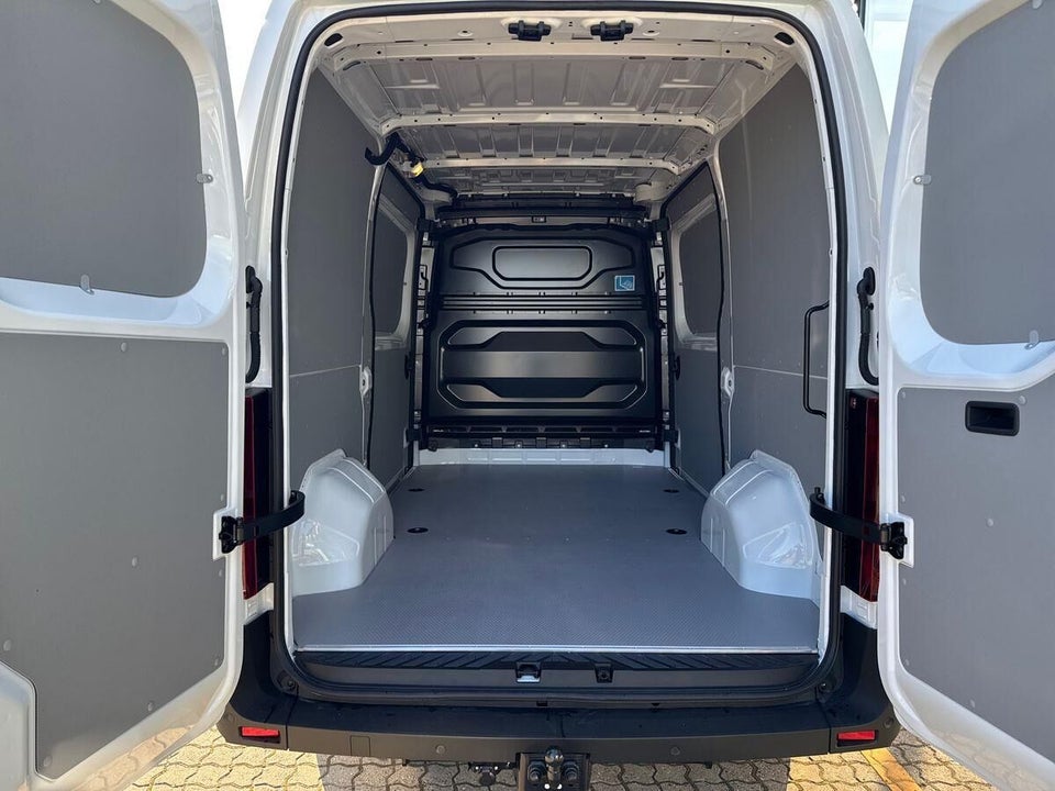 Nissan Interstar 2,0 dCi 170 L2H2 Tekna aut. Van