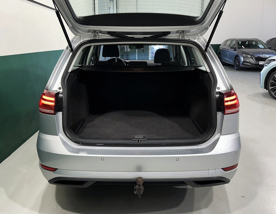 VW Golf VII 1,6 TDi 115 Trendline Variant 5d