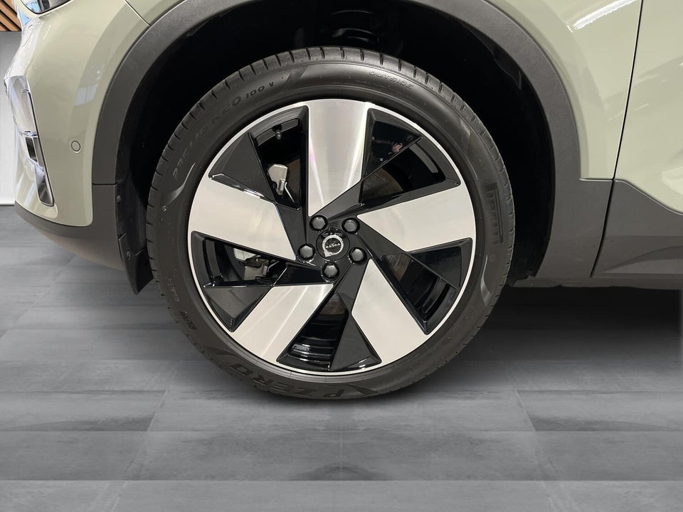 Volvo EX40 Extended Range Plus 5d