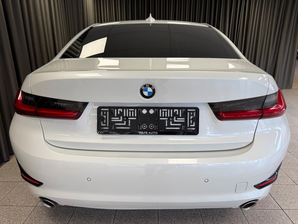 BMW 320i 2,0 Connected aut. 4d