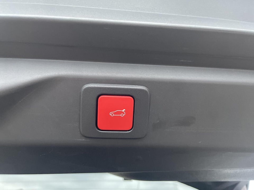 Peugeot e-3008 77 GT 5d