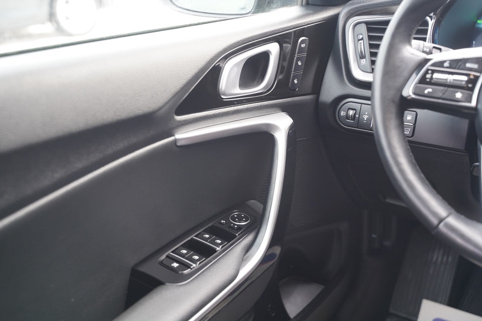 Kia Ceed 1,6 PHEV Upgrade Premium SW DCT 5d