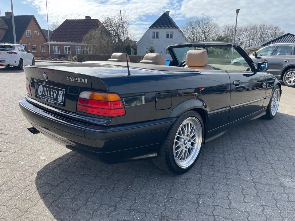 BMW 320i 2,0 Cabriolet 2d