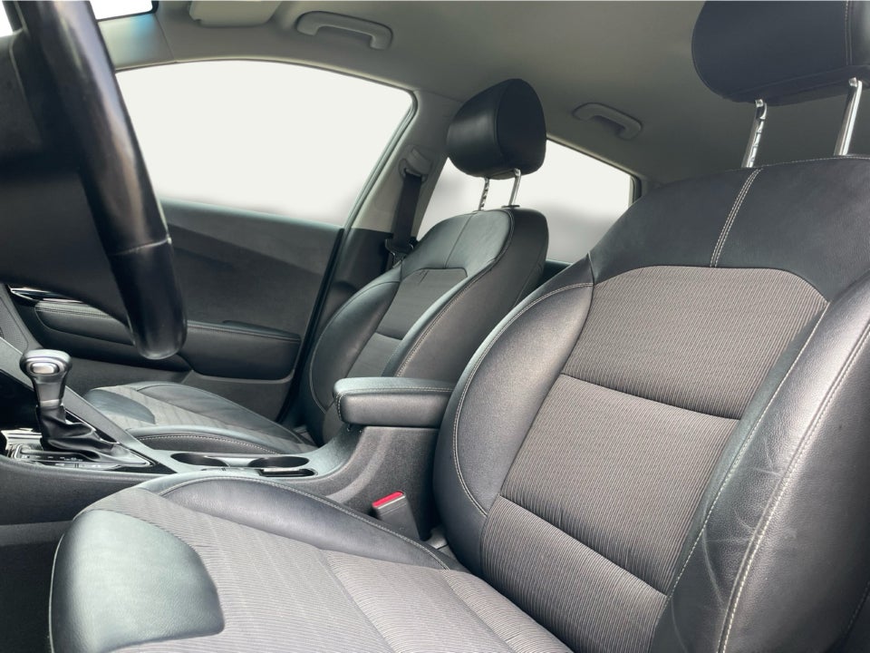 Kia Niro 1,6 HEV Advance DCT 5d