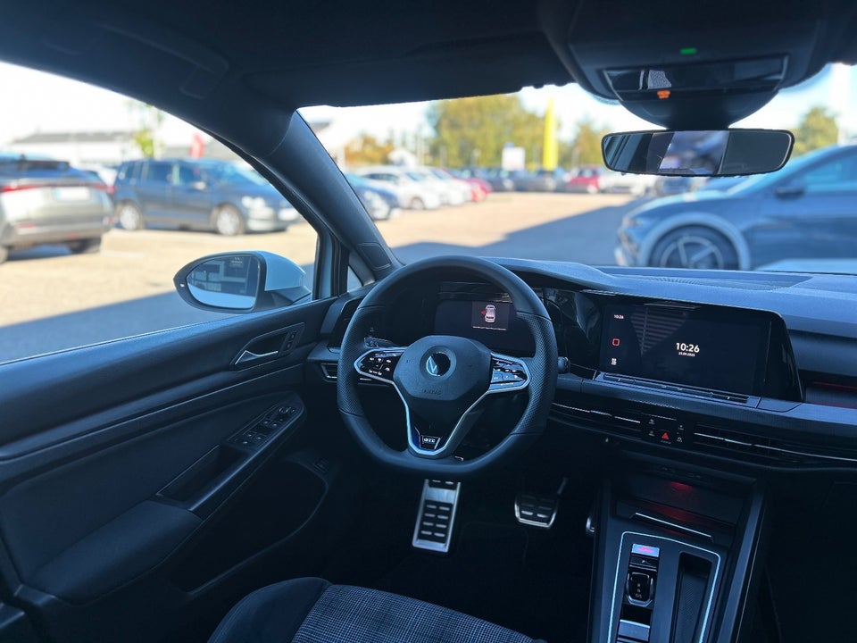 VW Golf VIII 1,4 GTE DSG 5d