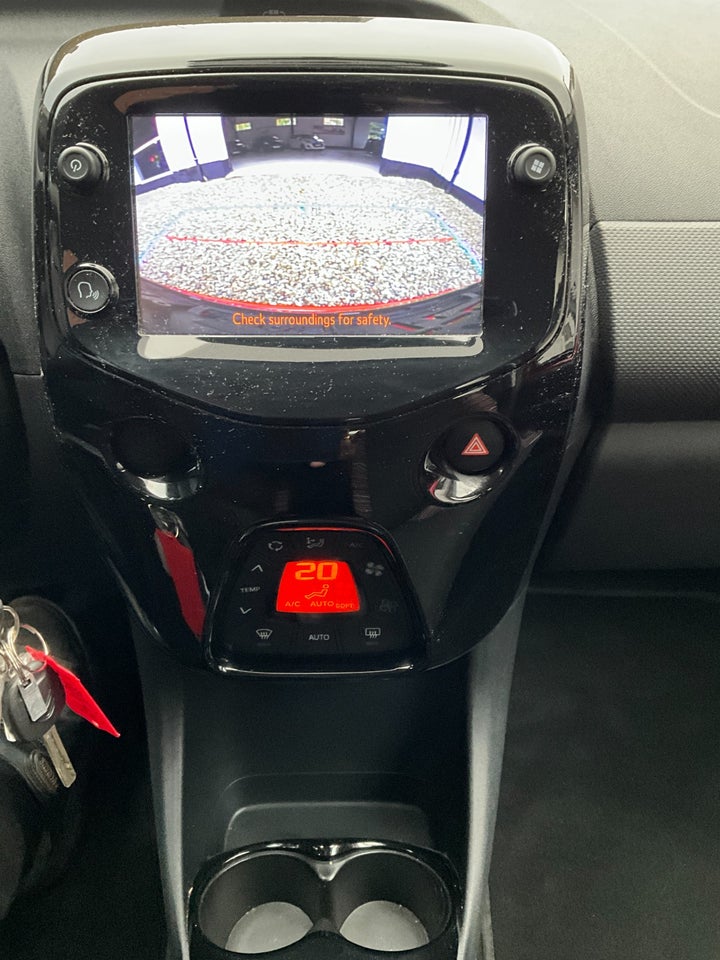 Citroën C1 1,0 VTi Shine 5d